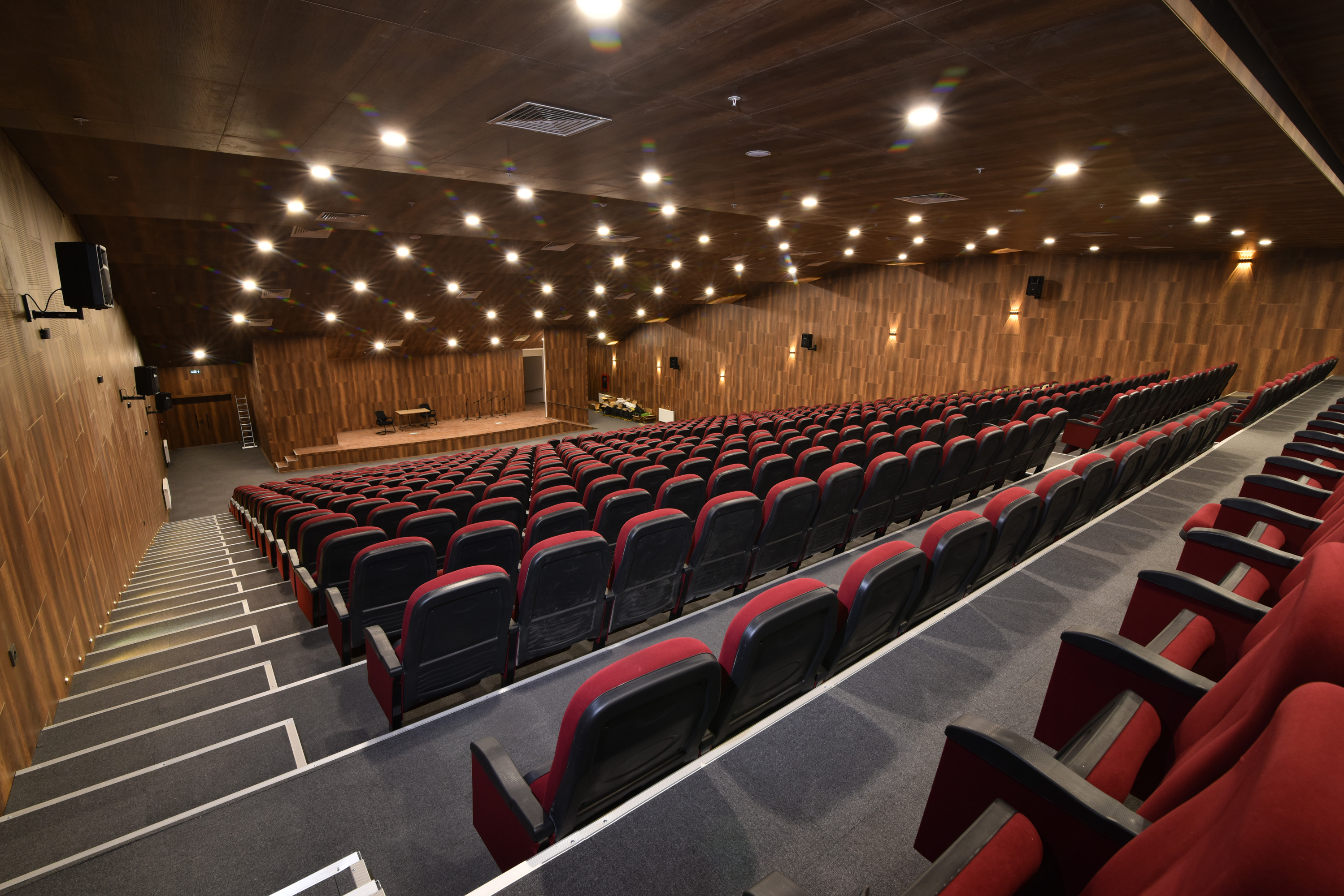BİLECİK 1500 KİŞİLİK YURT BİNASI KONFERANS SALONU